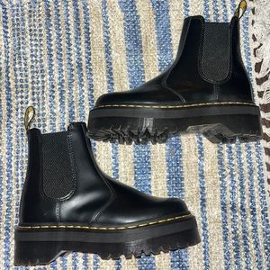 Doc Martens Chelsea boots 2976  size 6
